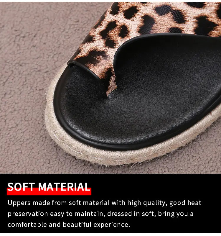 Sandálias de senhora de sola grossa com padrão leopardo
