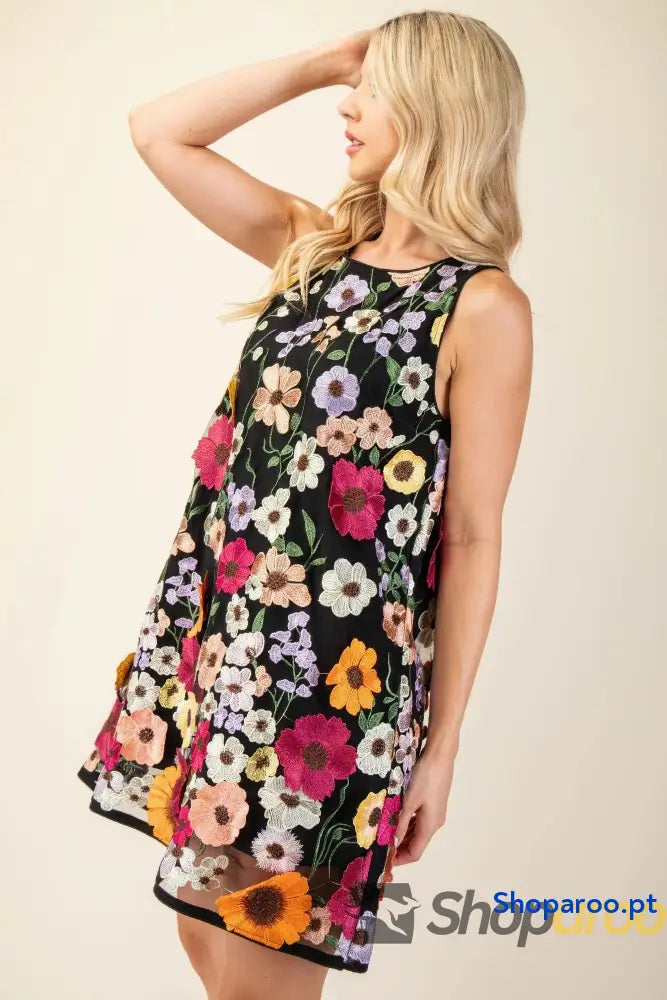 Mini vestido sem mangas com bordado floral 3d