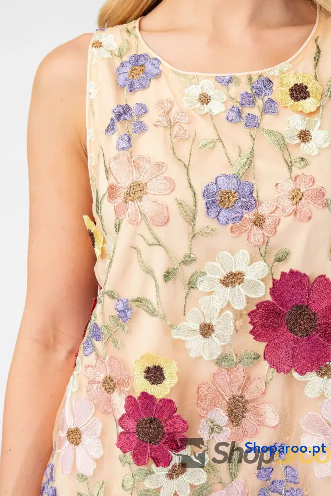 Mini vestido com bordado floral 3D