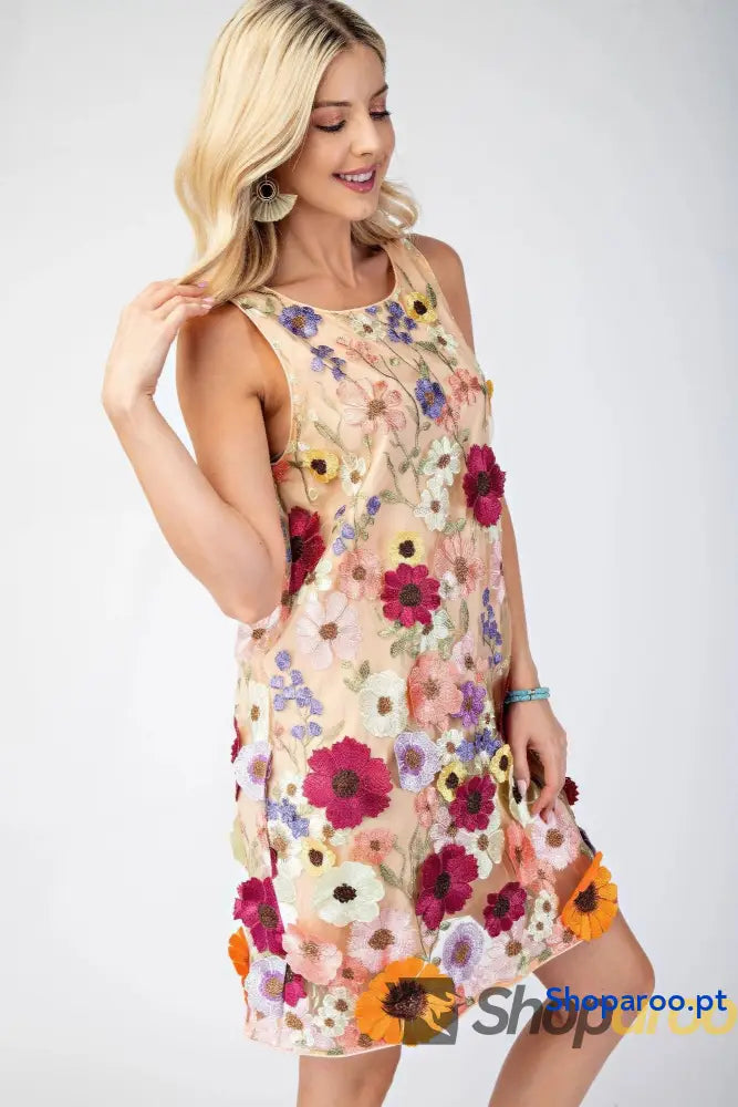 Mini vestido sem mangas com bordado floral 3d