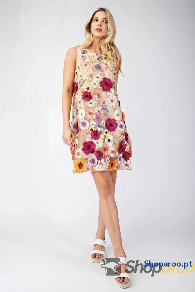 Mini vestido com bordado floral 3D