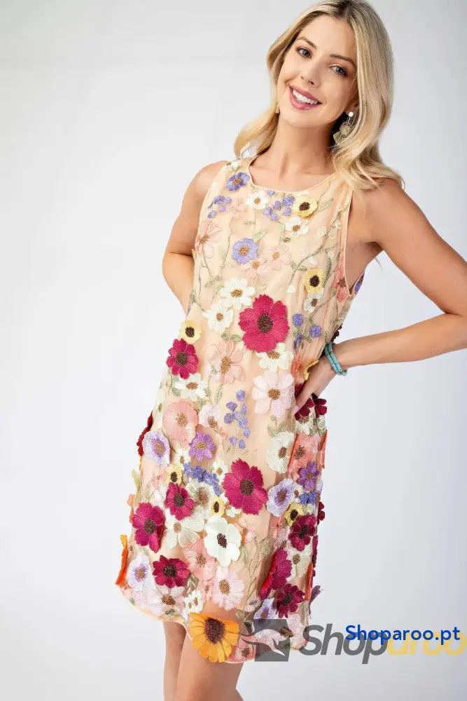 Mini vestido sem mangas com bordado floral 3d