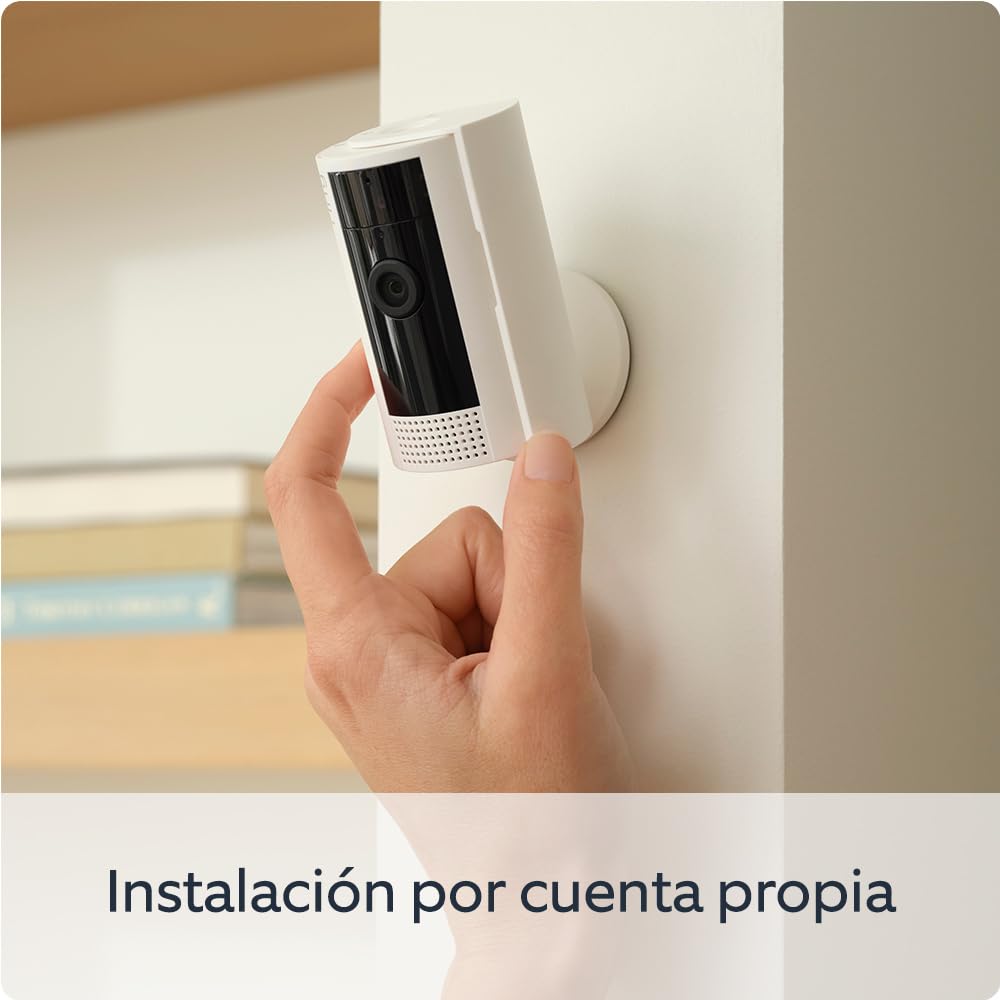 Ring Cámara interior (Indoor Camera 2.ª gen.) | Cámara de vigilancia wifi con enchufe para mascotas | Vídeo 1080p HD, comunicación bidireccional, cubierta de privacidad | 30 días gratis de Ring Home