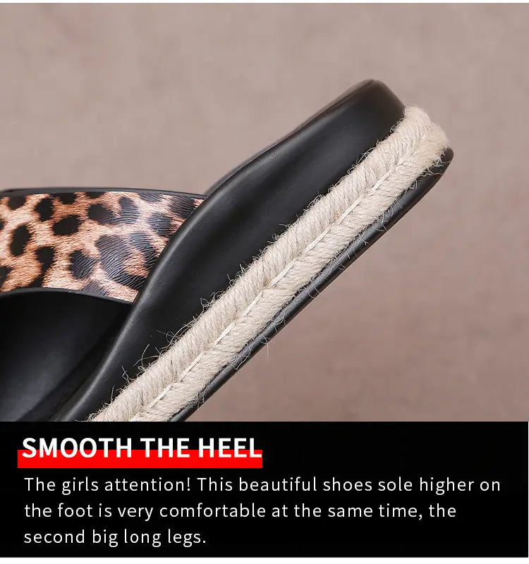 Sandálias de senhora de sola grossa com padrão leopardo