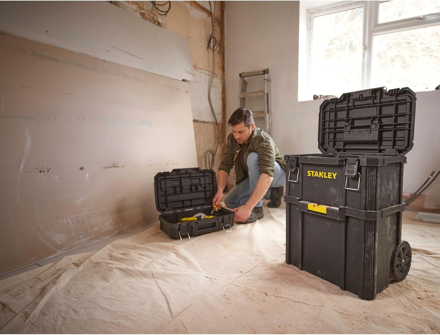 STANLEY Oficina móvel 3 em 1, compacta, porta-ferramentas integrado, 80 L de capacidade total, capacidade de carga de 45 kg, alça telescópica de 35 mm de largura, multicolorida, STST83319-1
