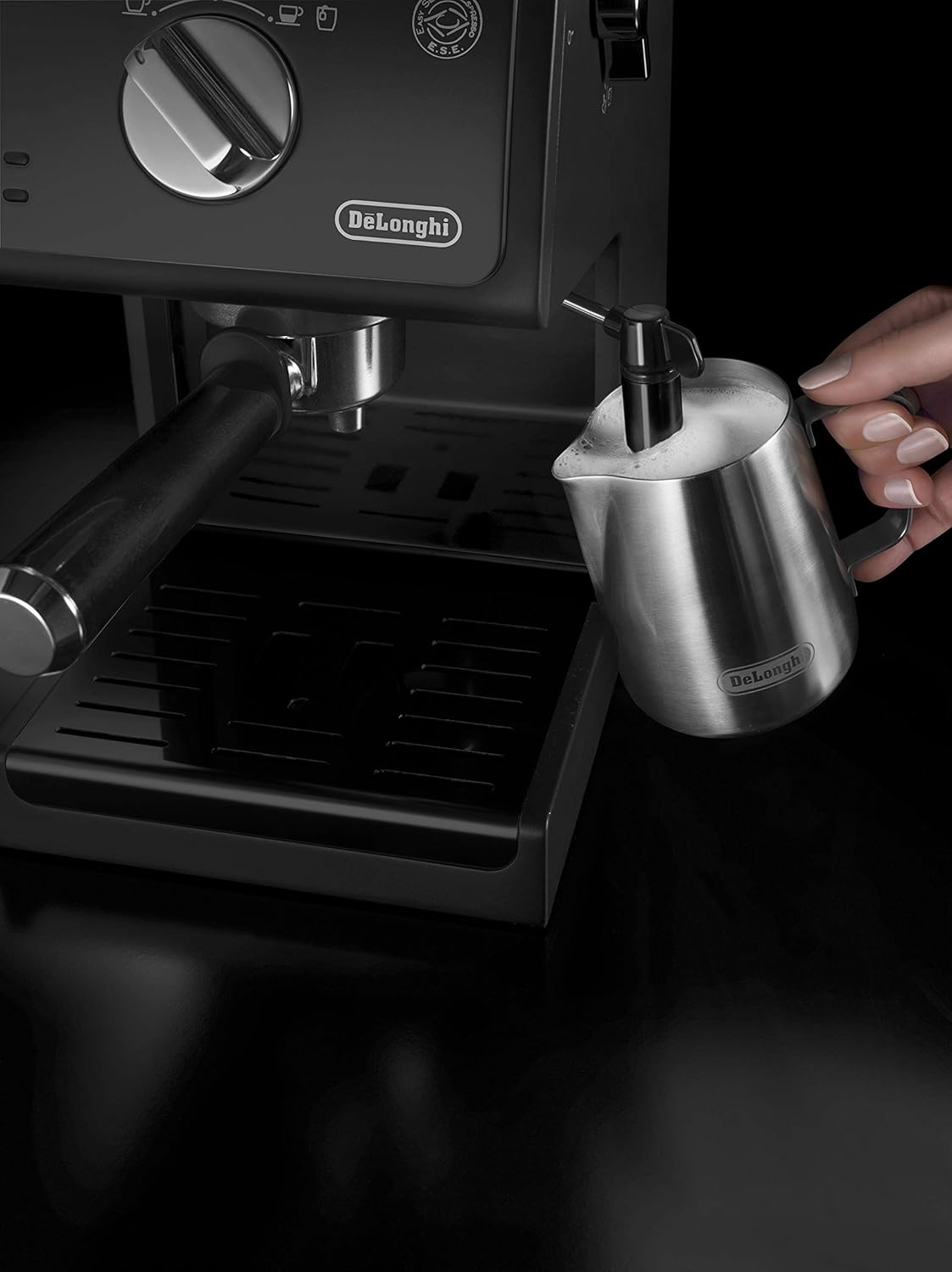 De'Longhi Cafetera Espresso DELONGHI Modelo ECP31.21 Bomba, 1100 W, 1.1 litros, 0 Decibeles, Madera, Negro