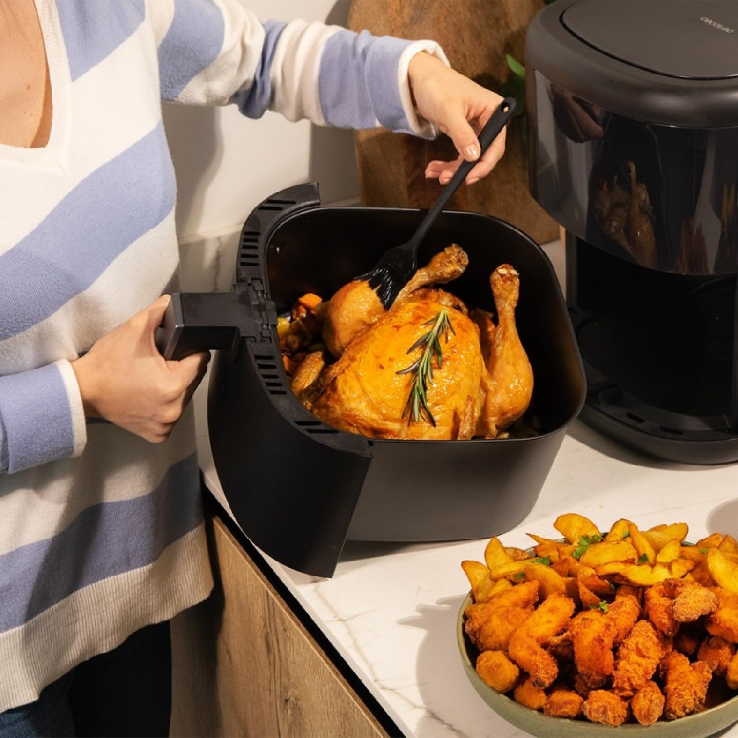 Cecotec Freidora de Aire sin Aceite de 6 L Air Fryer con Accesorios Cecofry Bombastik 6000 Full. 1700 W, Tecnología PerfectCook, Temperatura y Tiempo Regulables, Control Táctil, 12 Modos