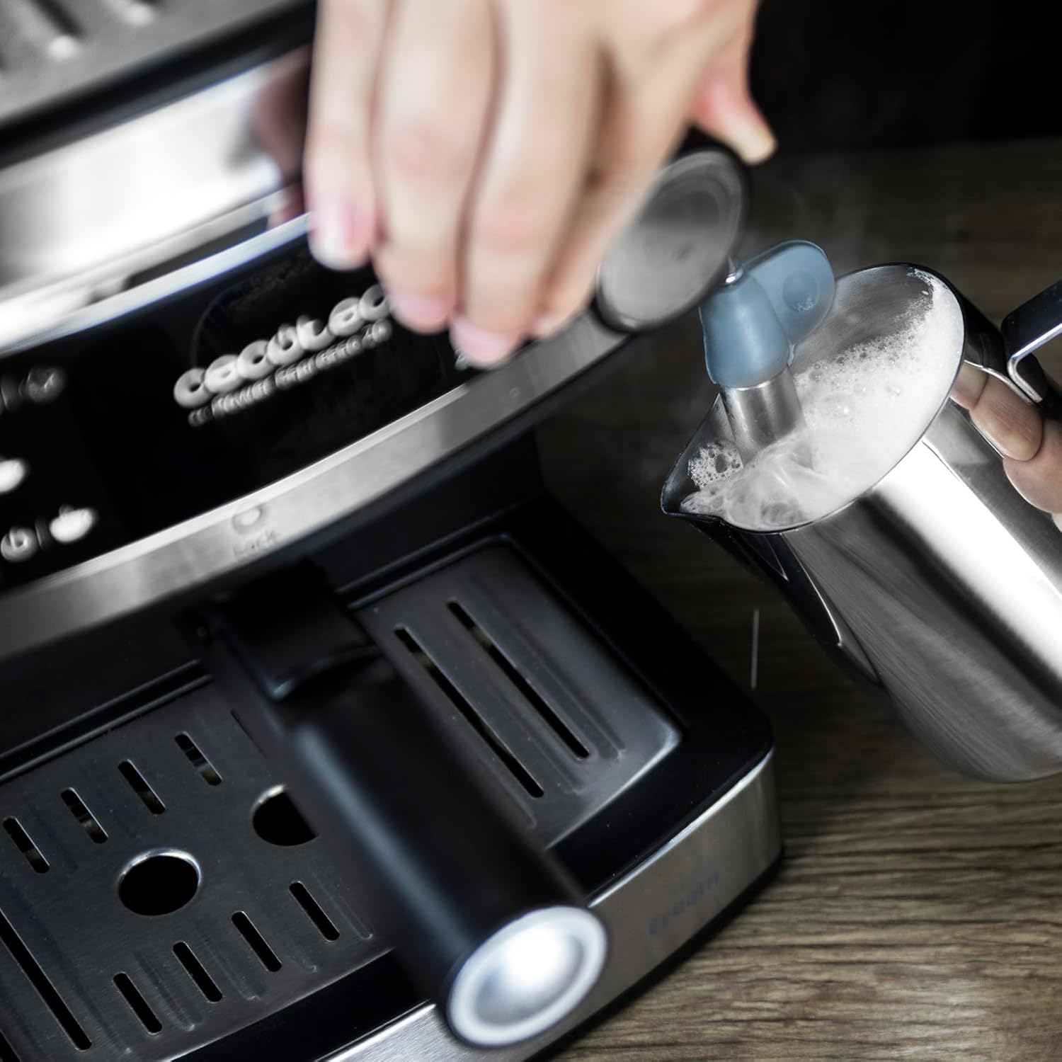 Cecotec Cafeteira Express manual Power Espresso 20 Essential. 850W, 20 bares, vaporizador orientável, braço de saída dupla, depósito de água 1,5 l, superfície de aquecimento, limpeza fácil