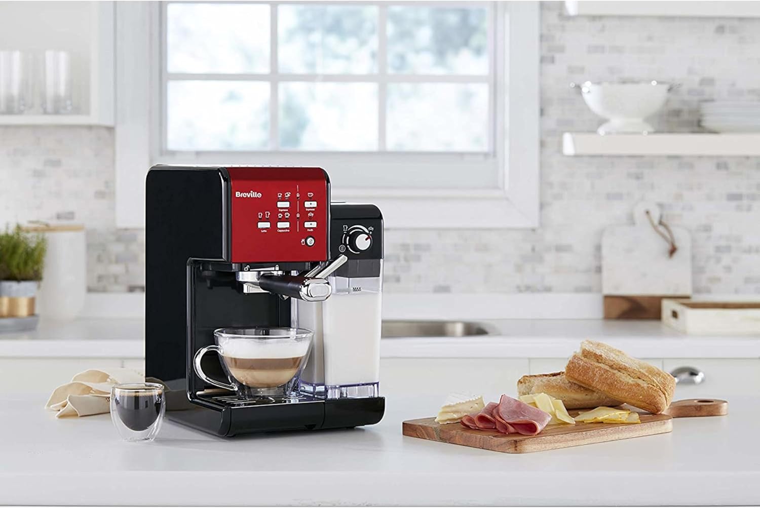 Breville Prima Latte II Espresso | Cafeteira para latte e cappuccino | Bomba profissional de 15 bares e espumador | Vermelho [VCF109X]