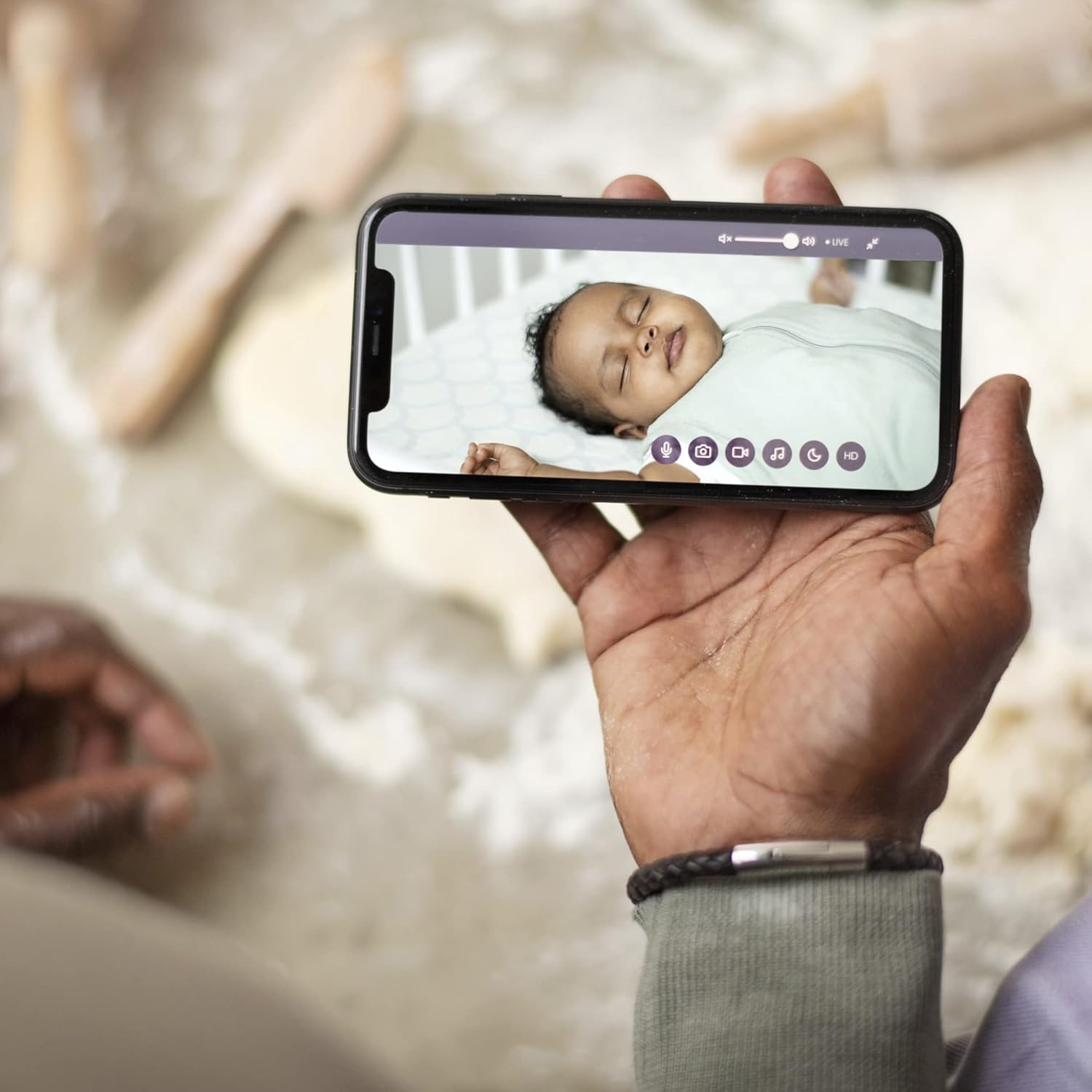 Maxi-Cosi See câmara de vigilância para bebés wi-fi interior, monitor para bebés com câmara de visão noturna HD, vídeo e áudio, sensor de movimento e sons relaxantes, deteta temperatura e humidade da