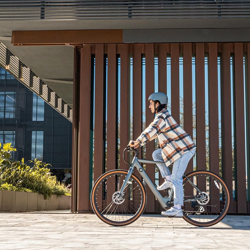 Cecotec Bicicleta Eléctrica de Ciudad, Ruedas 28", hasta 70-90 Km de autonomía, Cuadro Aluminio, Suspensión Delantera, Cambio Shimano, Disco de Freno, Pantalla