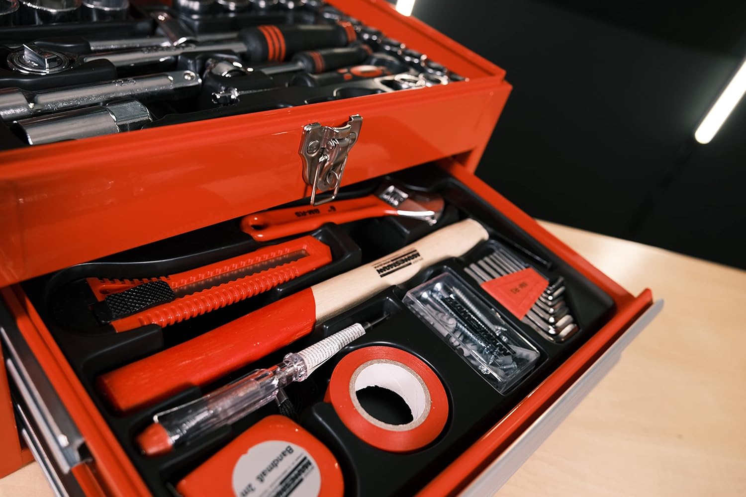 Mannesmann M29066 Caixa de ferramentas equipada com 155 peças