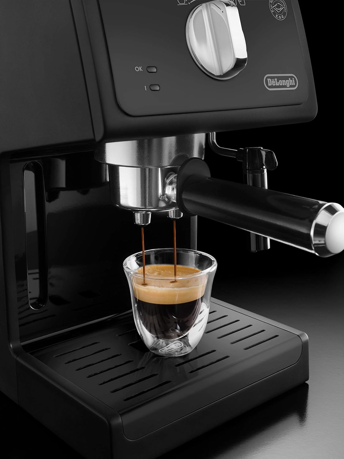 De'Longhi Cafetera Espresso DELONGHI Modelo ECP31.21 Bomba, 1100 W, 1.1 litros, 0 Decibeles, Madera, Negro