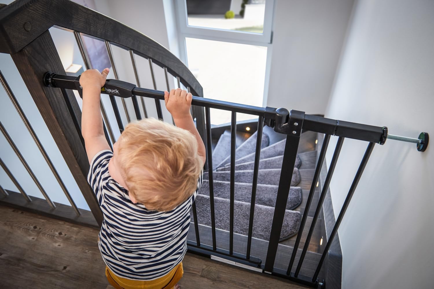 hauck Barreira de segurança infantil para portas e escadas Close N Stop Safety incl. Extensão 9 cm, cercas infantis, sem orifícios, 84-89 cm, corrimão escada crianças, metal, preto