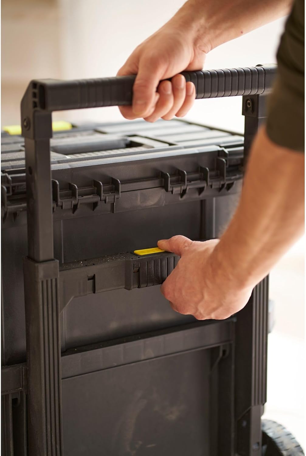 STANLEY Oficina móvel 3 em 1, compacta, porta-ferramentas integrado, 80 L de capacidade total, capacidade de carga de 45 kg, alça telescópica de 35 mm de largura, multicolorida, STST83319-1