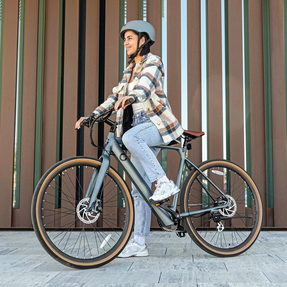 Cecotec Bicicleta Eléctrica de Ciudad, Ruedas 28", hasta 70-90 Km de autonomía, Cuadro Aluminio, Suspensión Delantera, Cambio Shimano, Disco de Freno, Pantalla