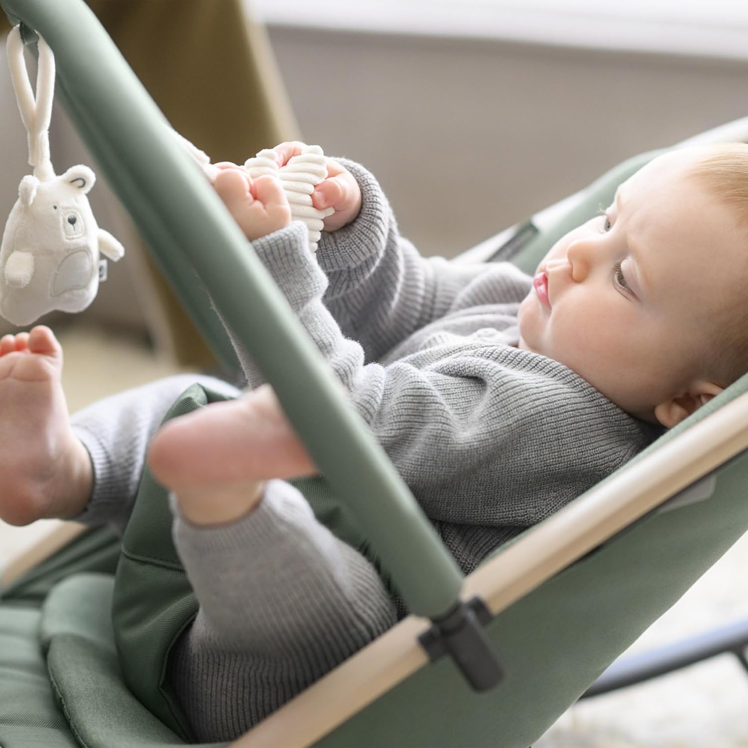 Maxi-Cosi Kori Rede de bebé 2 em 1 com arco de jogos, 0-2 anos, máx.15 kg, baloiço bebé, 3 posições de reclinação uma mão, leve e compacta, arnês fácil, Eco Care, Classic Bege