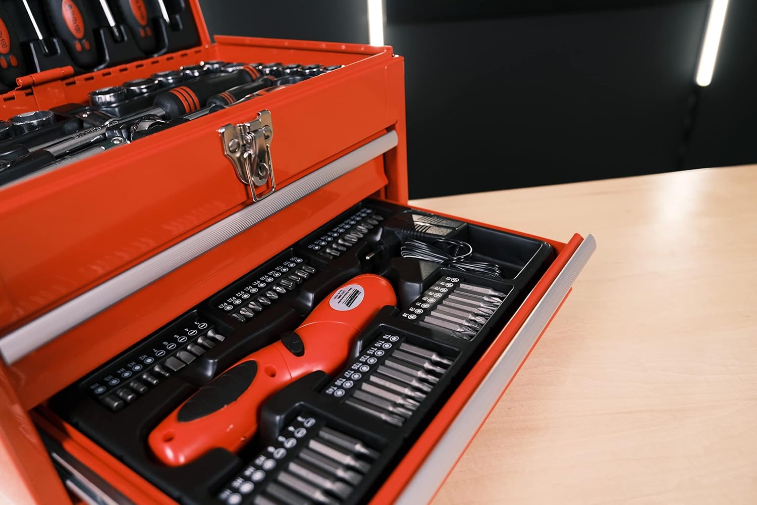 Mannesmann M29066 Caixa de ferramentas equipada com 155 peças