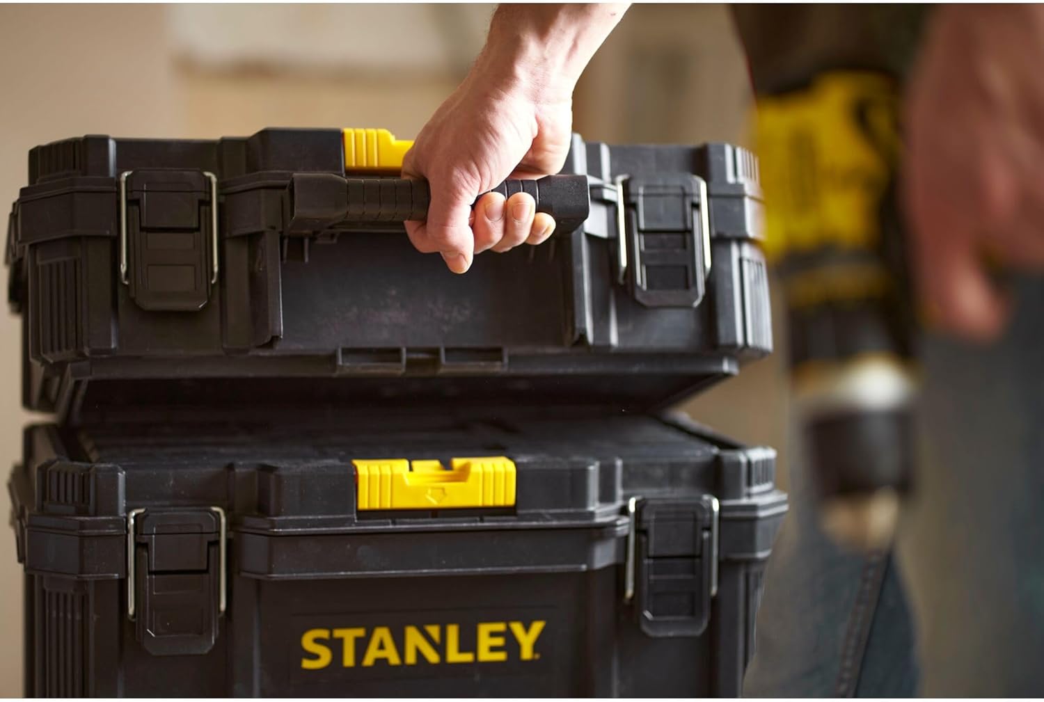 STANLEY Oficina móvel 3 em 1, compacta, porta-ferramentas integrado, 80 L de capacidade total, capacidade de carga de 45 kg, alça telescópica de 35 mm de largura, multicolorida, STST83319-1