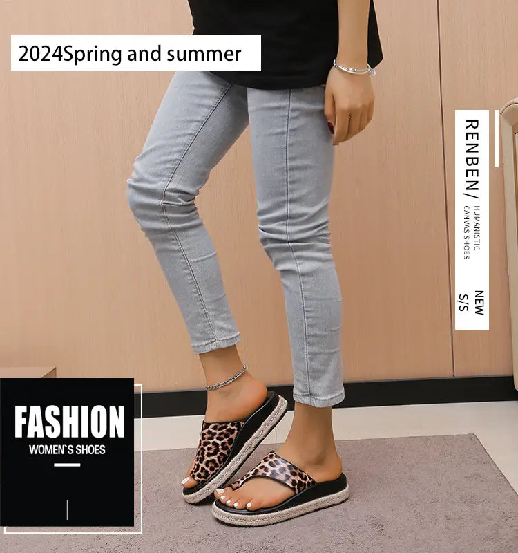 Sandálias de senhora de sola grossa com padrão leopardo