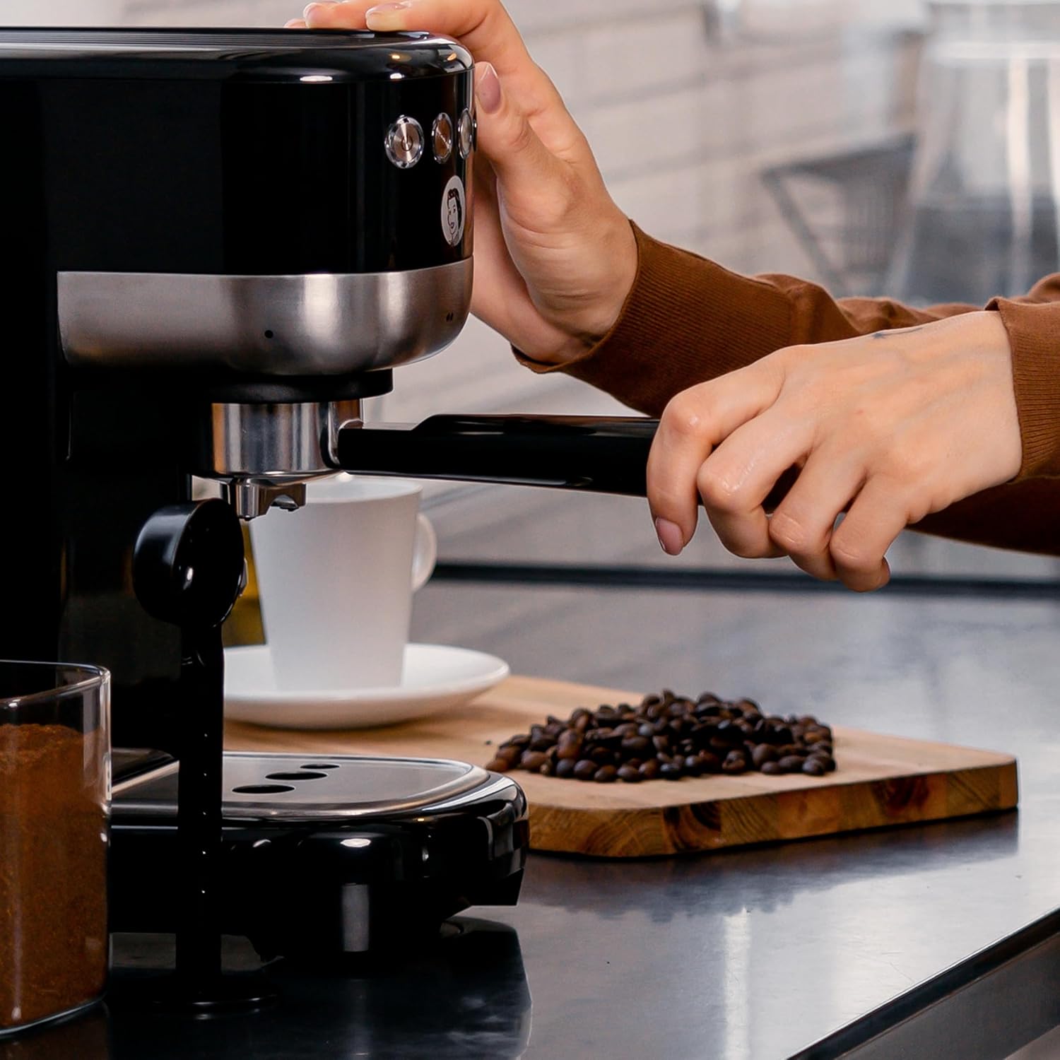 Cafeteira expresso de Gala Slender de 1350 W – 20 barras de pressão, depósito de 1,3 l, café moído e monoodose, vaporizador, design compacto e elegante
