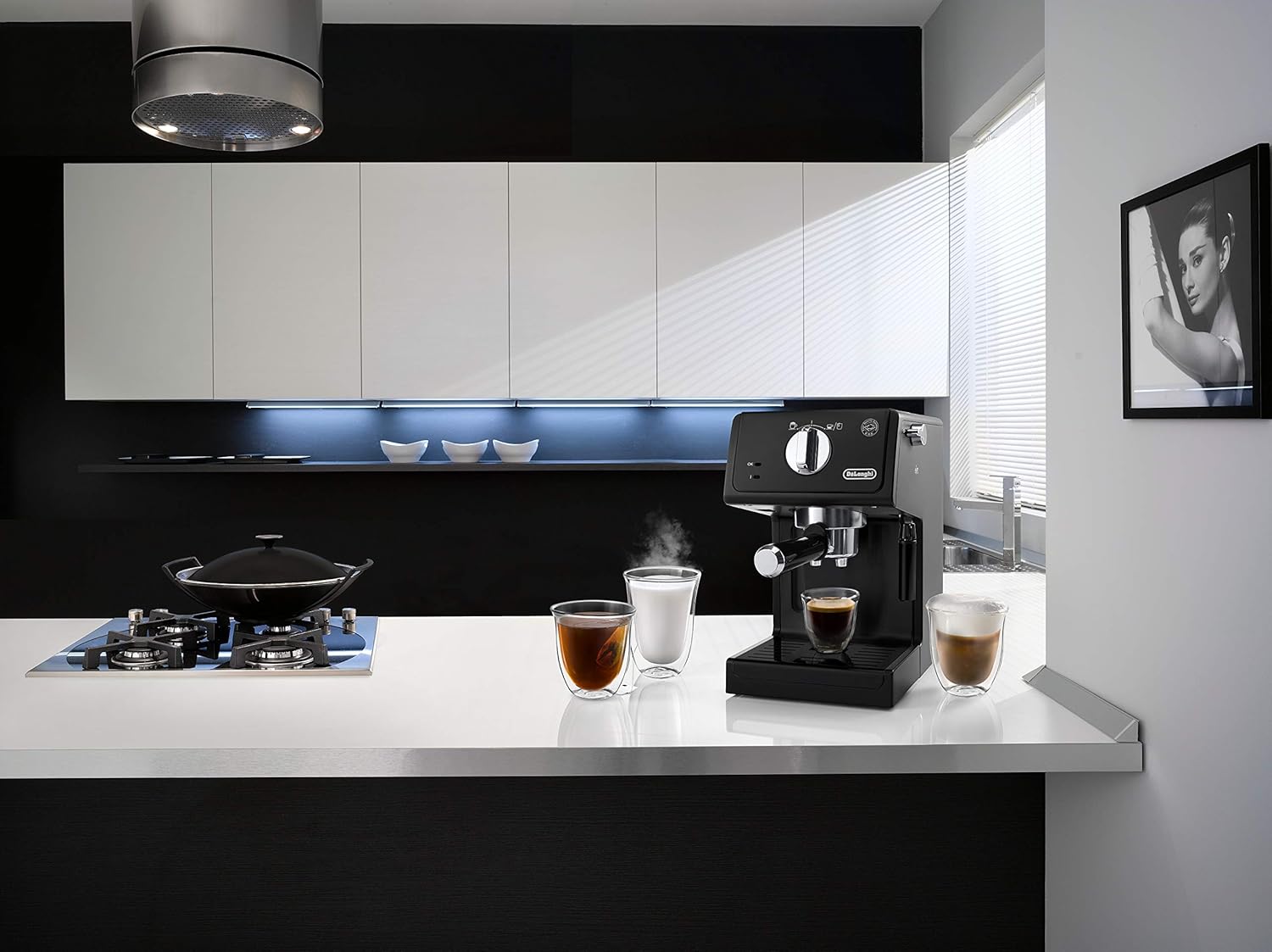 De'Longhi Cafetera Espresso DELONGHI Modelo ECP31.21 Bomba, 1100 W, 1.1 litros, 0 Decibeles, Madera, Negro