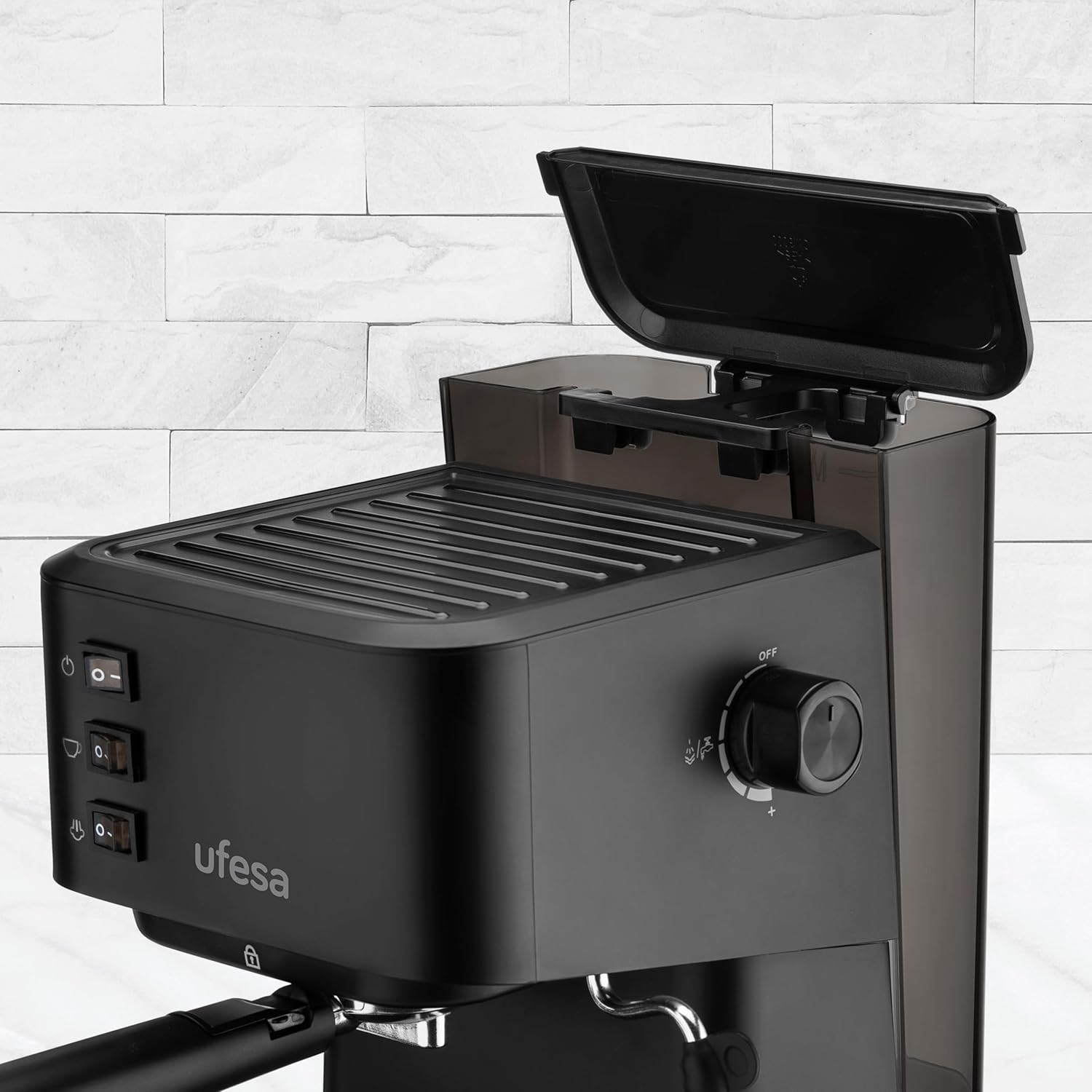 Ufesa Varese Cafetera Compacta Espresso y Capuccino, 1050W, Vaporizador Orientable, 20 Bares, 1 o 2 Cafés, Depósito 1.5L, Función Calienta Tazas