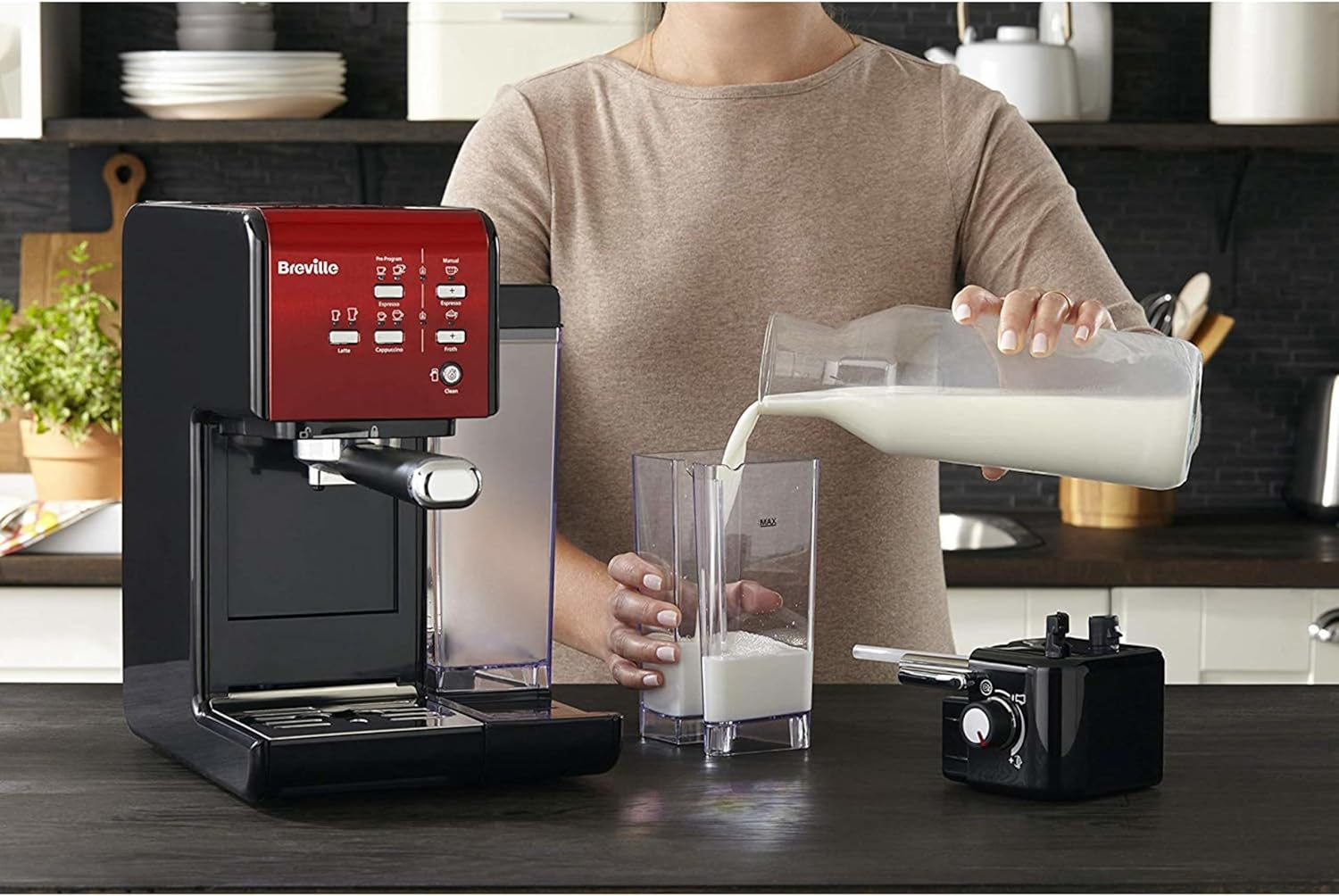 Breville Prima Latte II Espresso | Cafeteira para latte e cappuccino | Bomba profissional de 15 bares e espumador | Vermelho [VCF109X]