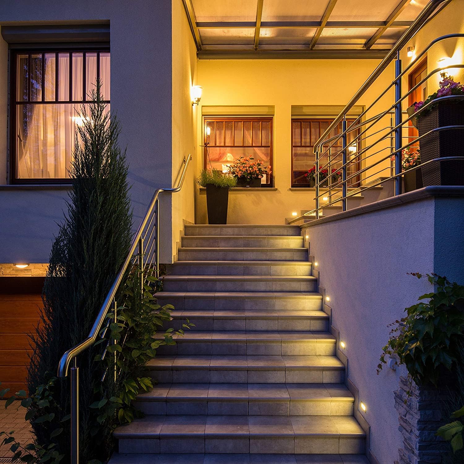 Garza - Detector de movimento por infravermelhos orientável para interior e exterior, proteção IP44, tempo e luminosidade reguláveis, ângulo de deteção de 180º, branco