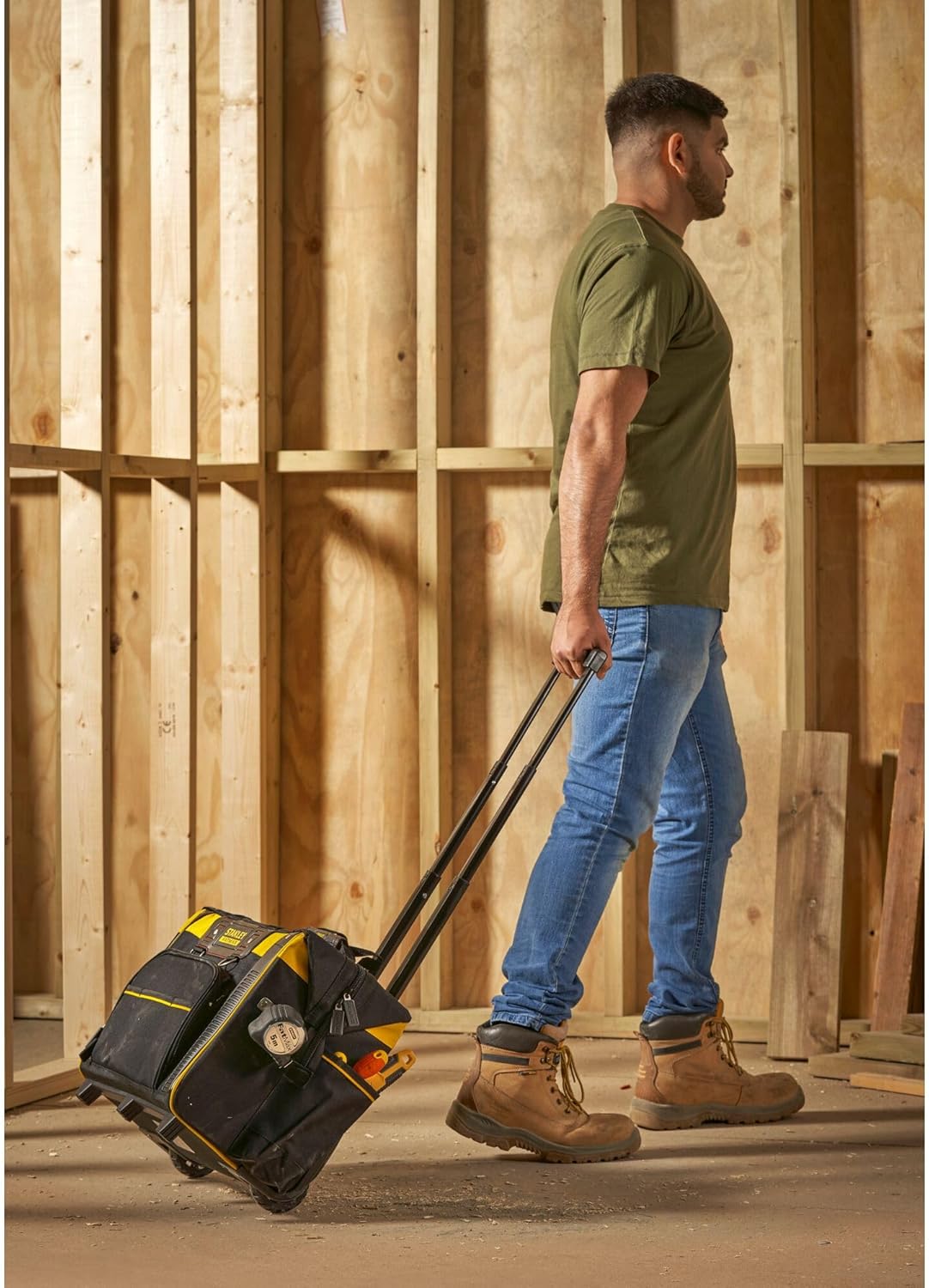 STANLEY FATMAX Mala rígida com rodas, organização ideal para ferramentas, pega telescópica resistente, rodas para transporte fácil, medidas 50 x 36 x 41 cm, FMST1-80148