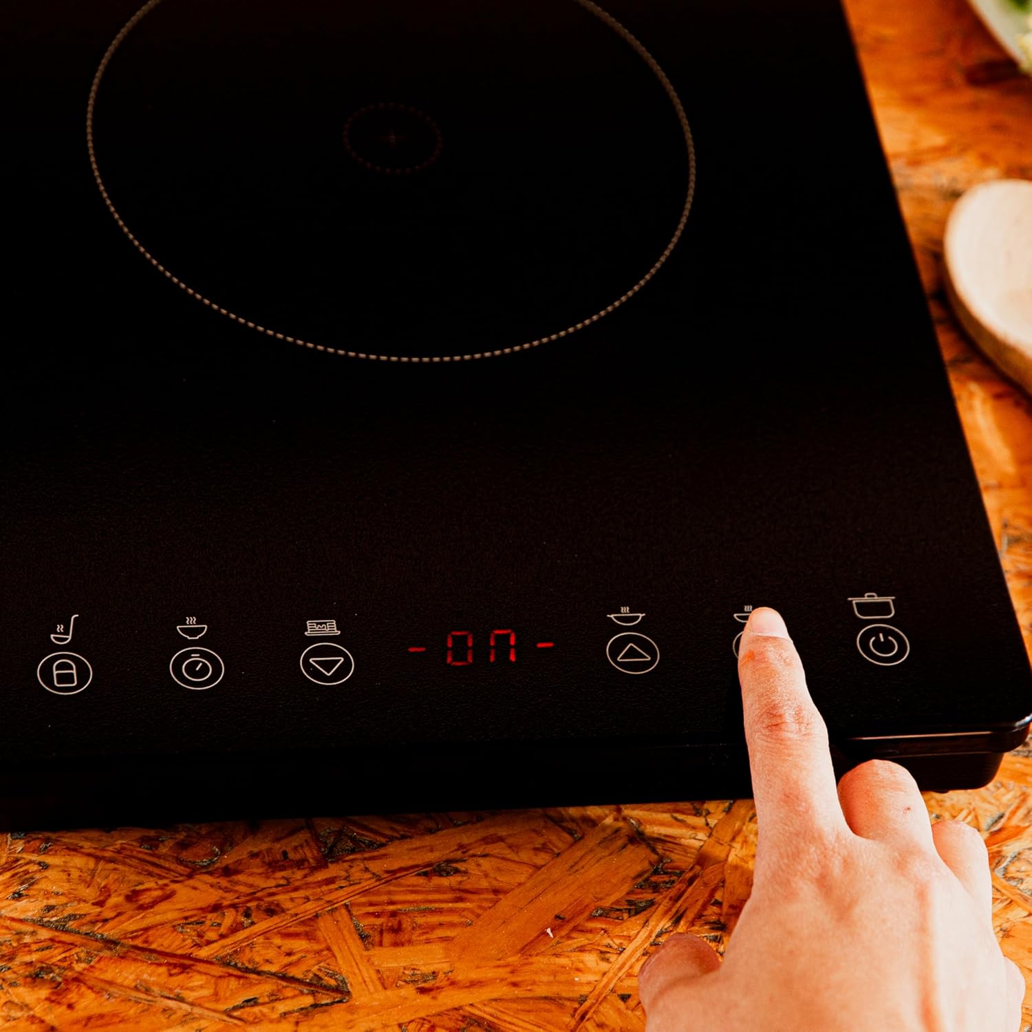 Cecotec Placa de indução portátil 1 fogo Full Magma Slim. 2000 W de potência em 8 níveis, design em vidro de alta resistência, ecrã tátil, temporizador, limpeza fácil