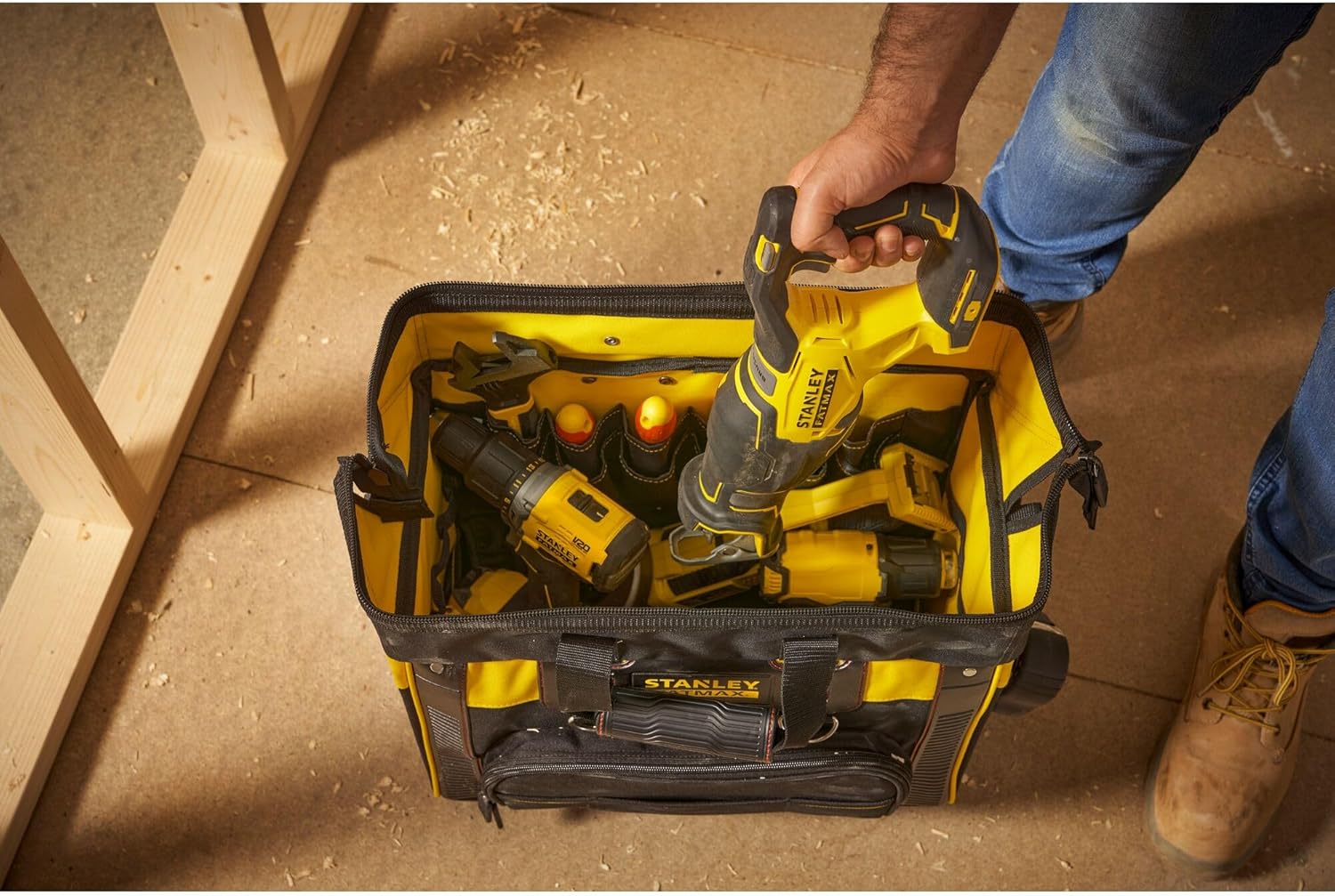 STANLEY FATMAX Mala rígida com rodas, organização ideal para ferramentas, pega telescópica resistente, rodas para transporte fácil, medidas 50 x 36 x 41 cm, FMST1-80148
