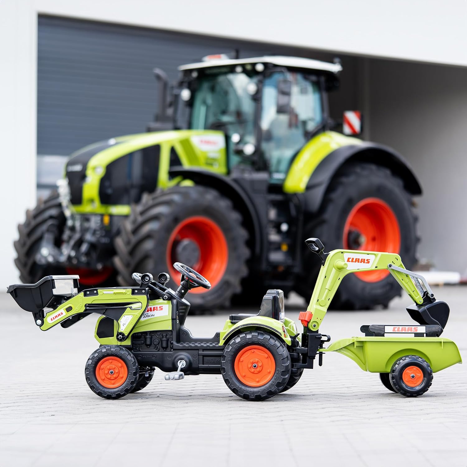FALK - Retroescavadora de pedais de cera com escavadora e reboque - A partir de 2 anos - fabricada em França - pá dianteira articulada e escavadora - volante direcional com buzina - 2040N