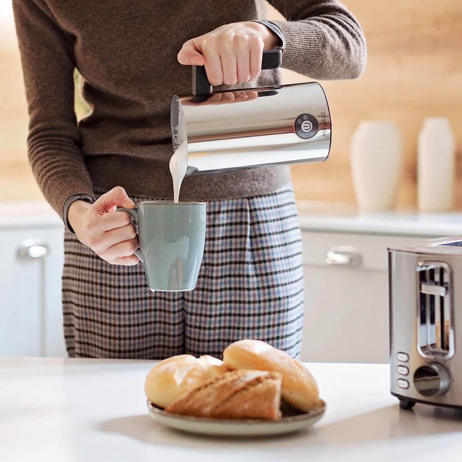 MyWave - Espumador de leite - potência de 500 W - Obtenha a espuma adequada - aquece e gera espuma - 3 níveis de espuma quente e 1 nível de frio - espumador elétrico para cafés e batidos