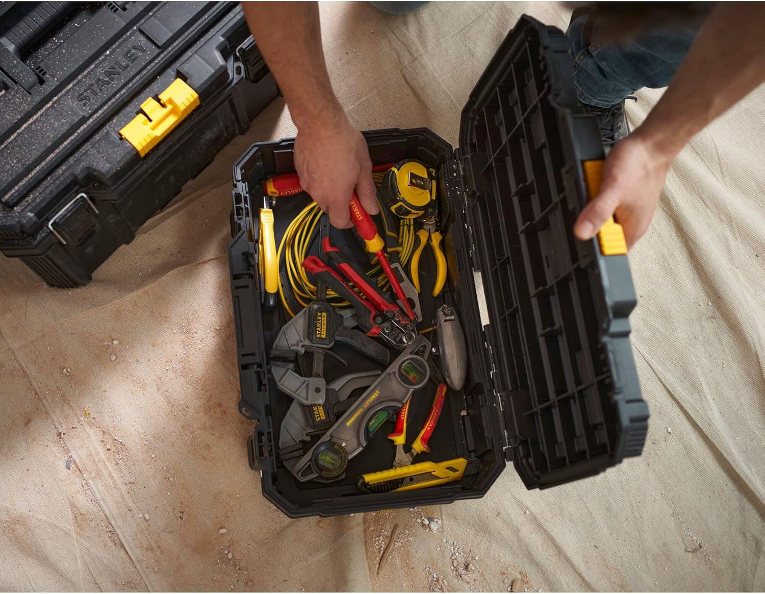 STANLEY Oficina móvel 3 em 1, compacta, porta-ferramentas integrado, 80 L de capacidade total, capacidade de carga de 45 kg, alça telescópica de 35 mm de largura, multicolorida, STST83319-1