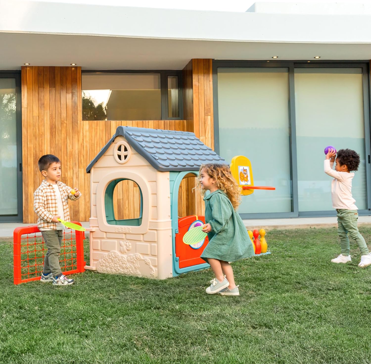 FEBER - Casual 6 Activities House, Casa con 6 Actividades de Juego, Accesorios Incluidos para los Juegos, Colores Resistentes a la Luz Solar, Montaje Fácil, A Partir de 3 años, Famosa (FEH23000)