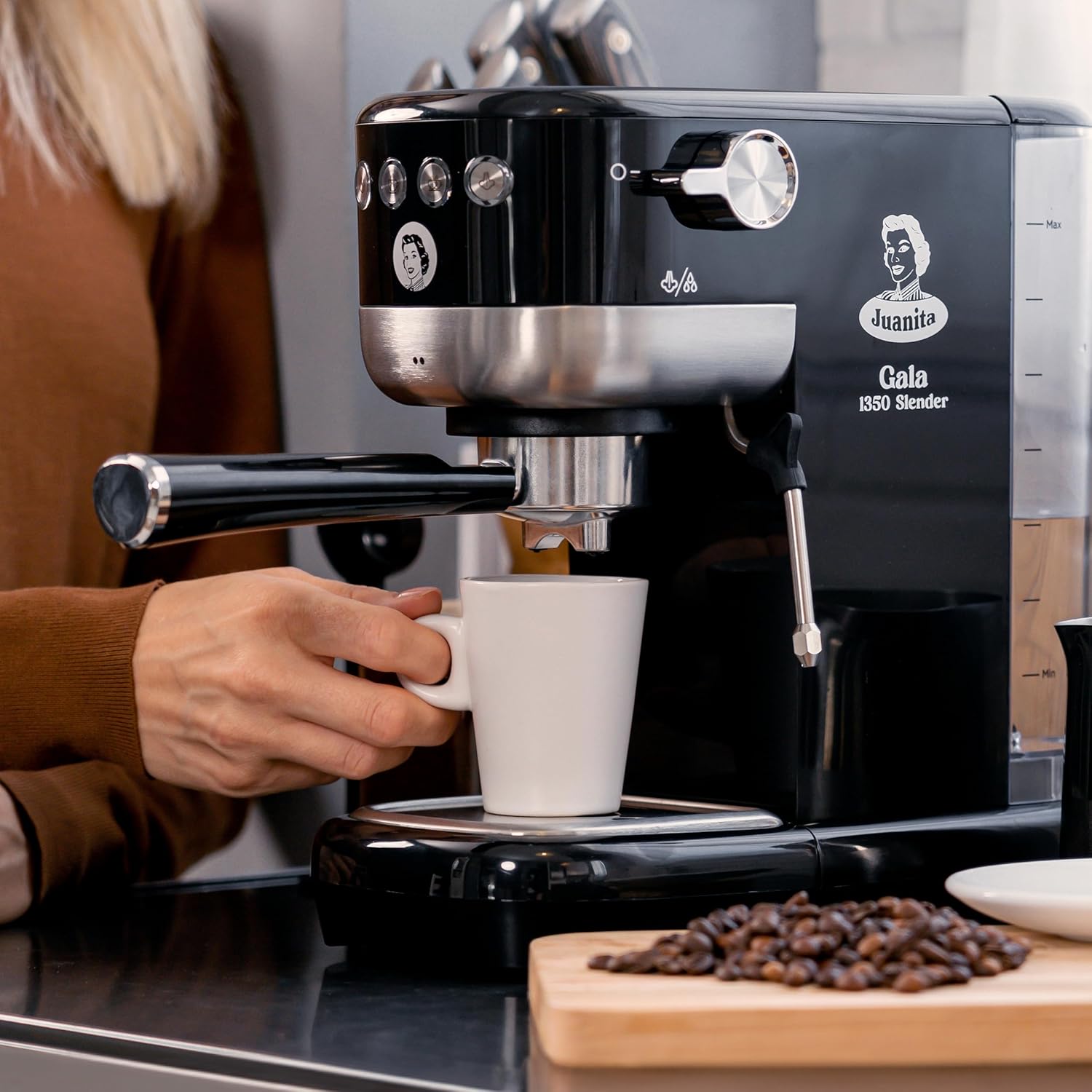 Cafeteira expresso de Gala Slender de 1350 W – 20 barras de pressão, depósito de 1,3 l, café moído e monoodose, vaporizador, design compacto e elegante