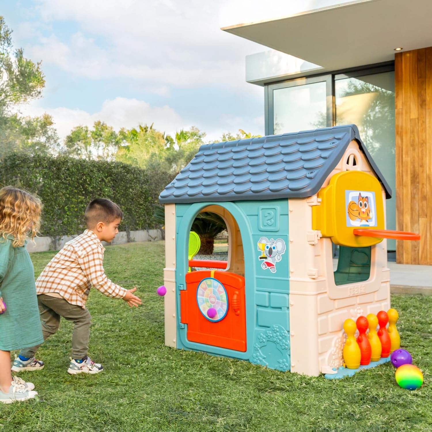 FEBER - Casual 6 Activities House, Casa con 6 Actividades de Juego, Accesorios Incluidos para los Juegos, Colores Resistentes a la Luz Solar, Montaje Fácil, A Partir de 3 años, Famosa (FEH23000)
