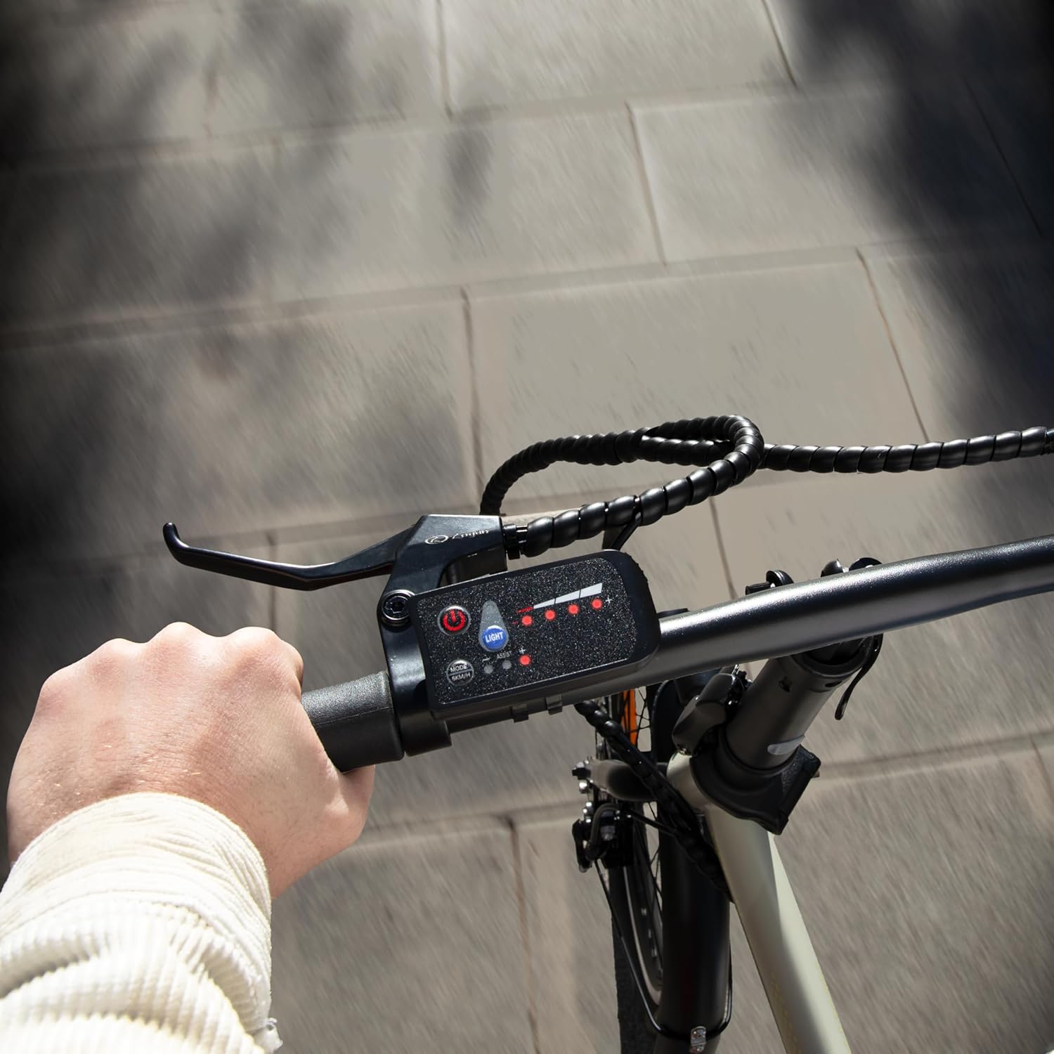 Cecotec Bicicleta Eléctrica de Ciudad, Ruedas 28", hasta 70-90 Km de autonomía, Cuadro Aluminio, Suspensión Delantera, Cambio Shimano, Disco de Freno, Pantalla
