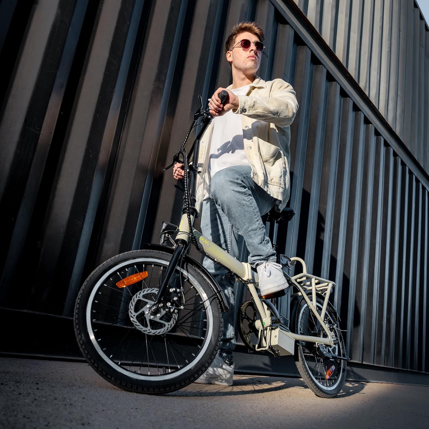 Cecotec Bicicleta Eléctrica de Ciudad, Ruedas 28", hasta 70-90 Km de autonomía, Cuadro Aluminio, Suspensión Delantera, Cambio Shimano, Disco de Freno, Pantalla