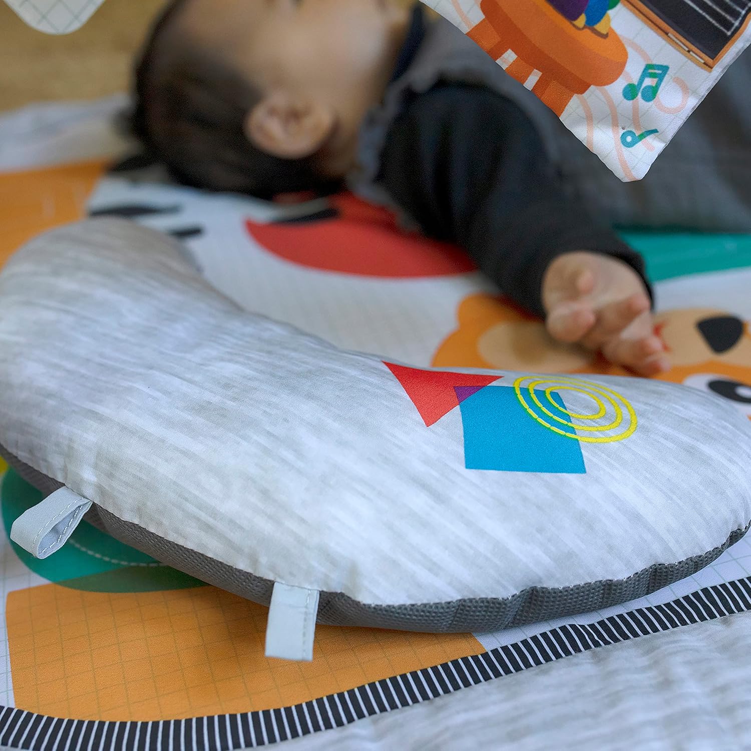 Baby Einstein, Gimansio de Actividades Musical para bebés 4en1 Kickin' Tunes con Piano, 70+ sonidos, 25+ min de música y luces, arco de juego, 7 juguetes extraíbles, 4 idiomas, desde recién nacido
