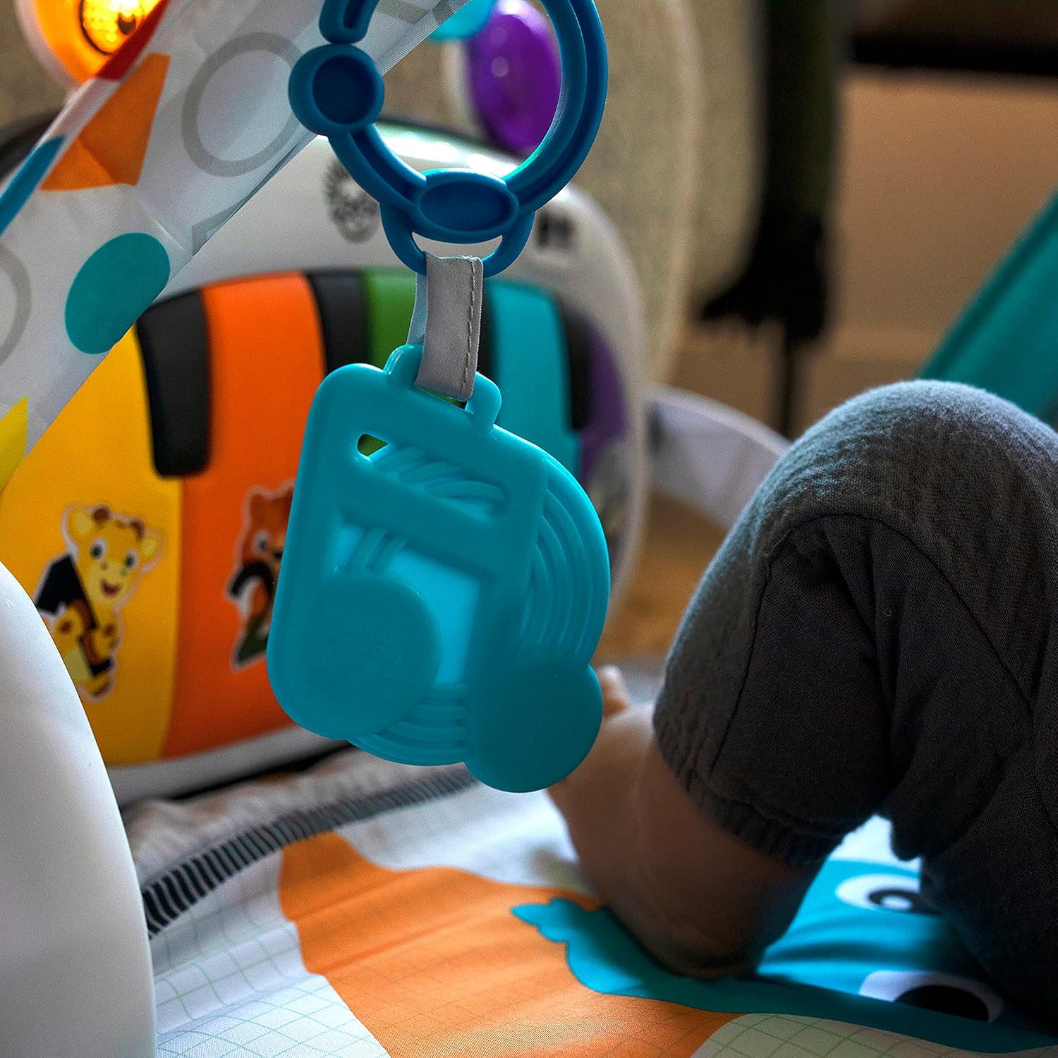 Baby Einstein, Gimansio de Actividades Musical para bebés 4en1 Kickin' Tunes con Piano, 70+ sonidos, 25+ min de música y luces, arco de juego, 7 juguetes extraíbles, 4 idiomas, desde recién nacido