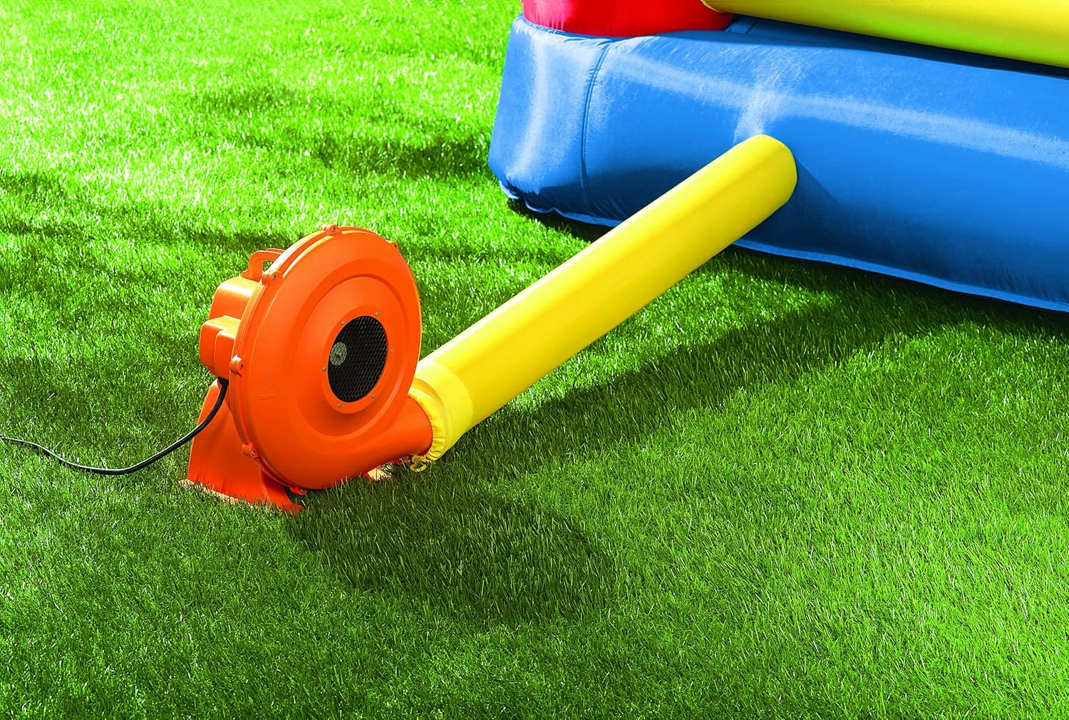 Little Tikes Jump 'n Slide Castillo Hinchable - con Paredes en Malla para Uso Exterior - Incluye Funda, Compresor y Parches de reparación - Edad: 3+ años, Exclusivo en Amazon