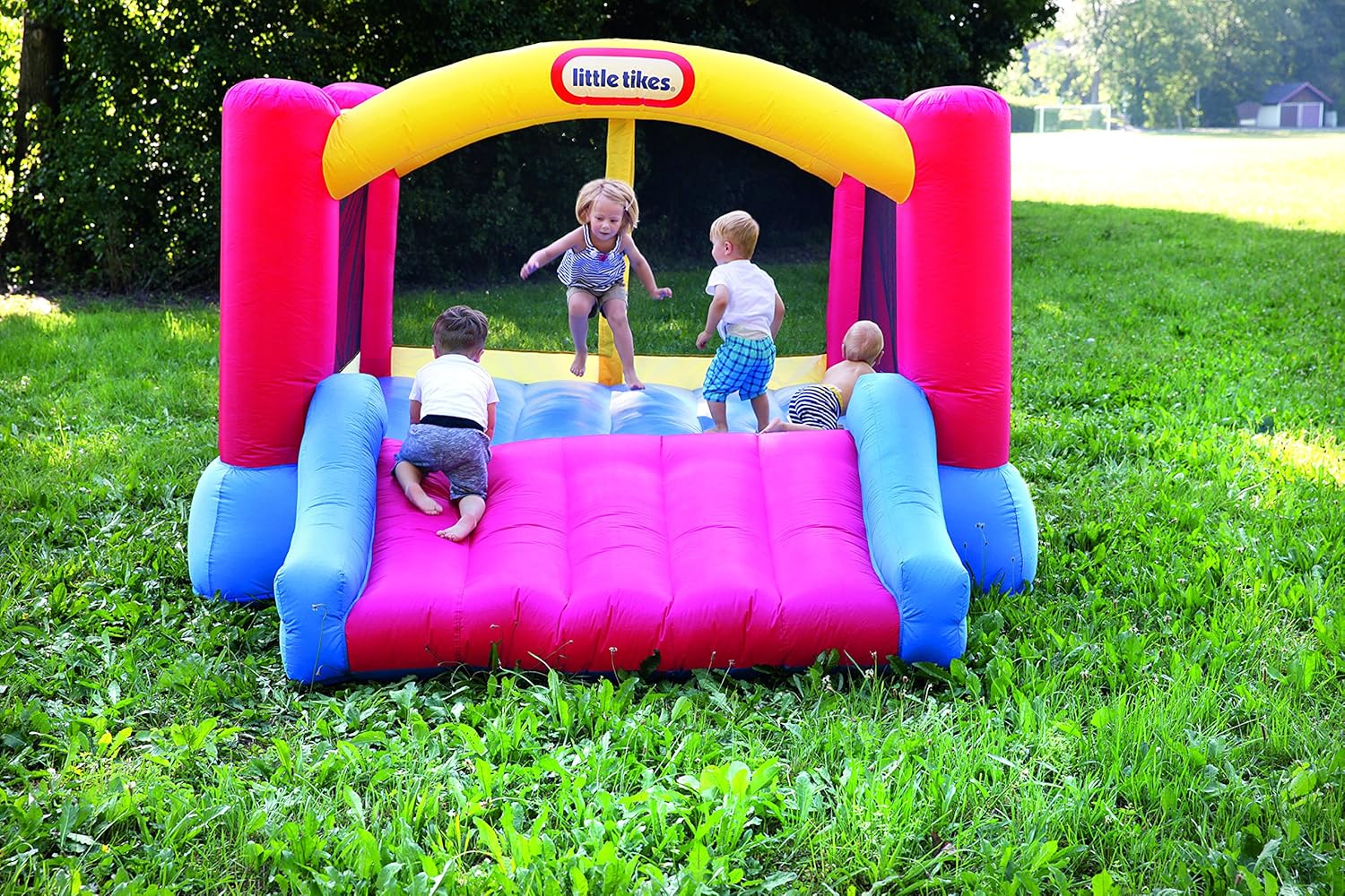 Little Tikes Jump 'n Slide Castillo Hinchable - con Paredes en Malla para Uso Exterior - Incluye Funda, Compresor y Parches de reparación - Edad: 3+ años, Exclusivo en Amazon