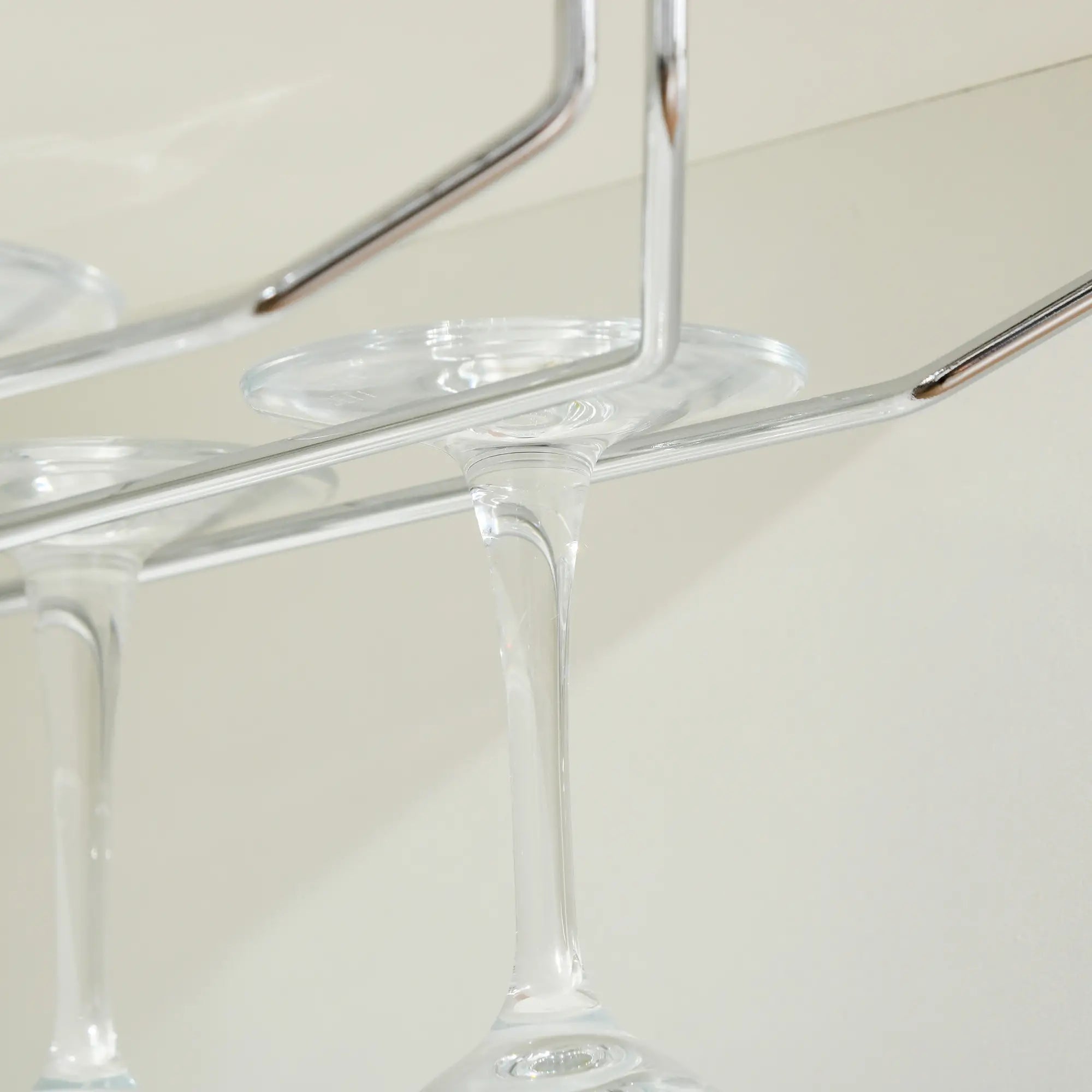 Aparador de Cozinha Branco com Suporte para Garrafas e Taças