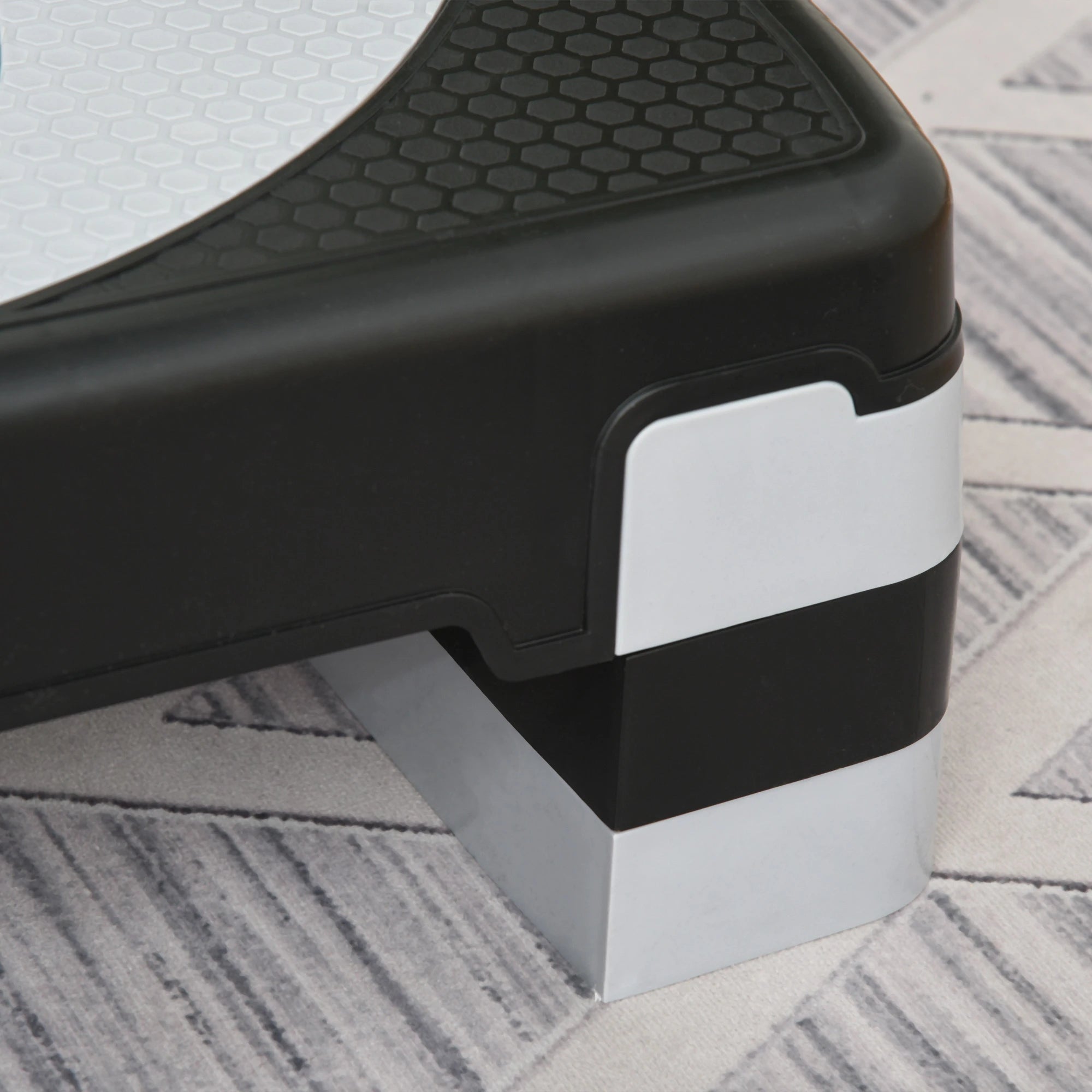 Step para Exercício Aeróbico Plataforma Step com Altura Ajustável em 3 Níveis com Carga Máxima 150kg para Exercício em Academia Casa 80x31x10-20cm Preto e Branco