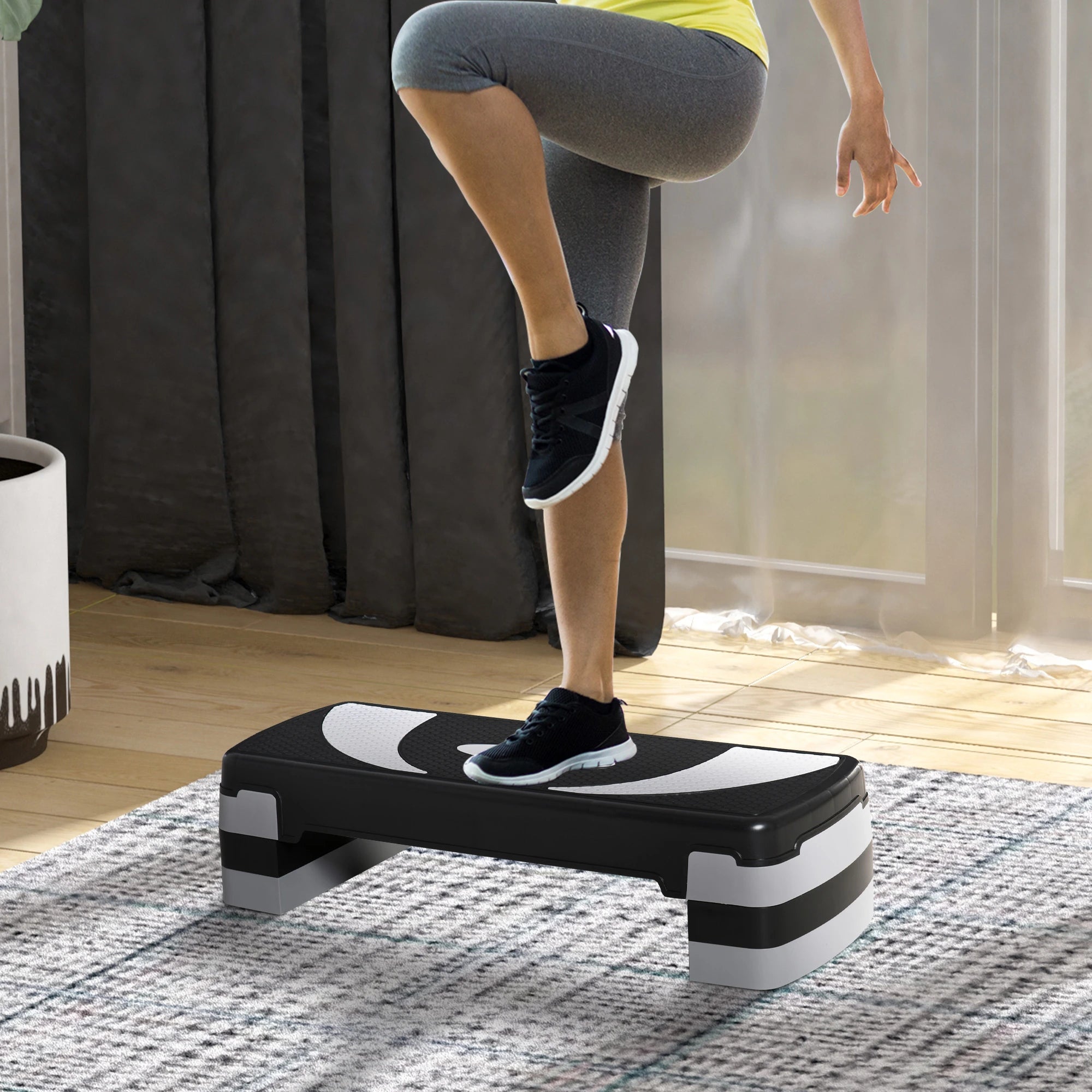 Step para Exercício Aeróbico Plataforma Step com Altura Ajustável em 3 Níveis com Carga Máxima 150kg para Exercício em Academia Casa 80x31x10-20cm Preto e Branco