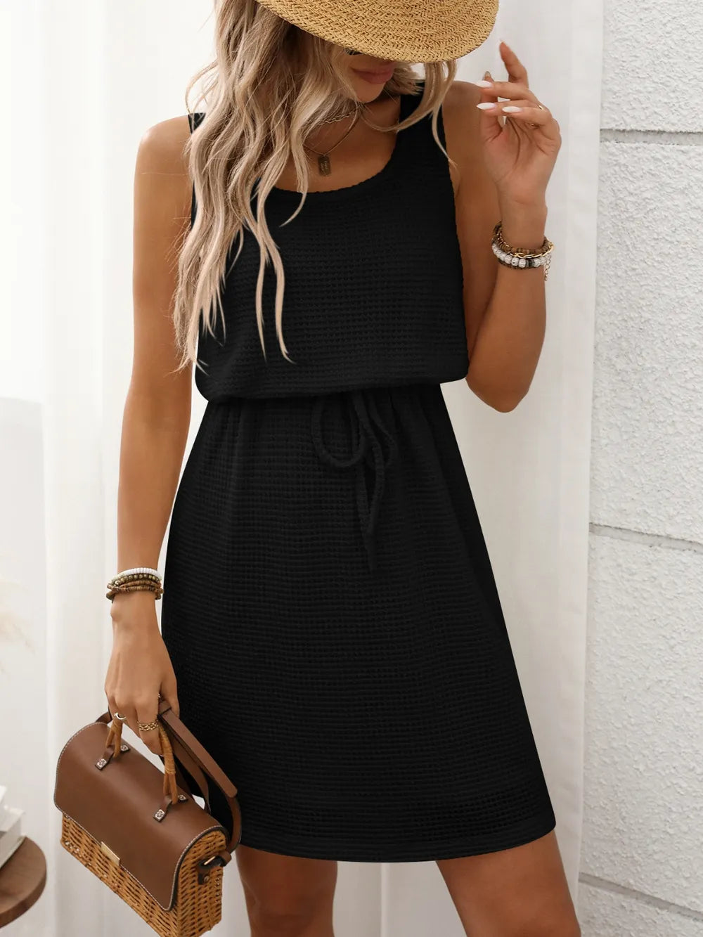 Vestido curto de malha waffle com cordão