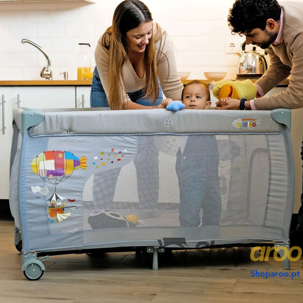 Berço de viagem 4 em 1 para bebé com altura dupla arco jogos dobrável compacto base acolchoada e bolsa transporte Mix