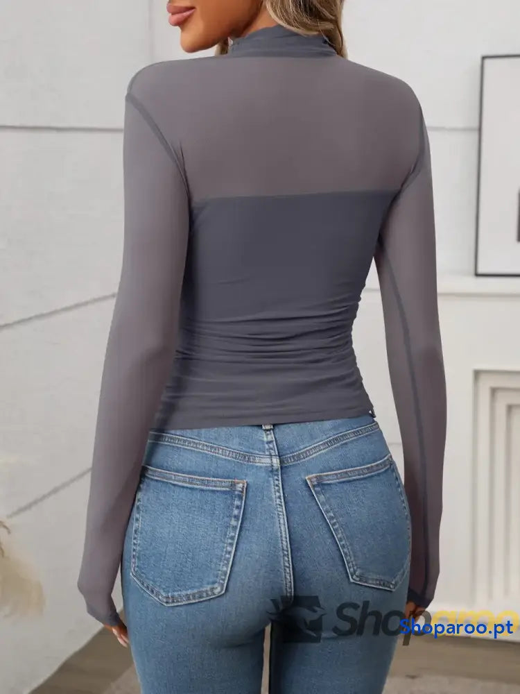 Blusa de gola falsa e manga comprida